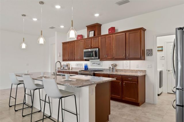 125 SILVER MAPLE ROAD, Groveland, FL 34736