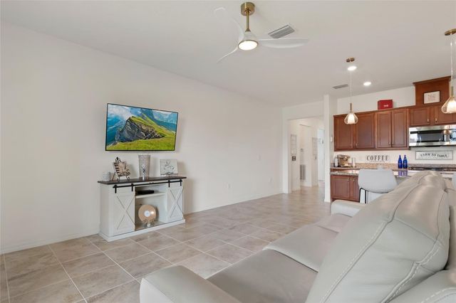 125 SILVER MAPLE ROAD, Groveland, FL 34736