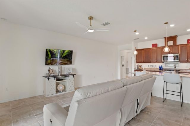 125 SILVER MAPLE ROAD, Groveland, FL 34736