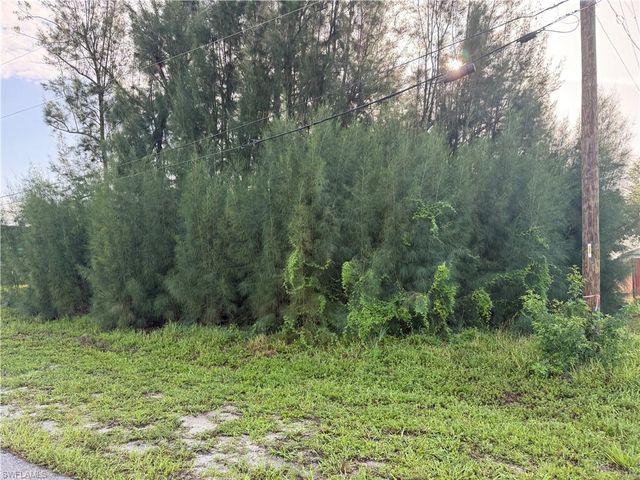 137 SW 34th AVE, Cape Coral, FL 33991