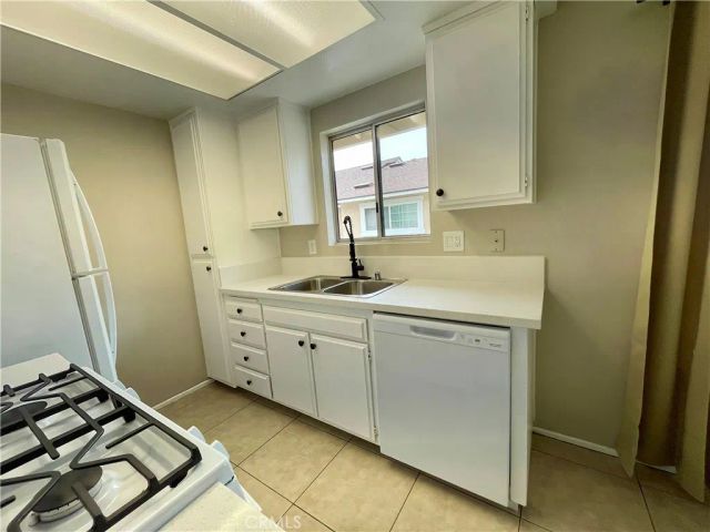 326 W 9th Street B, Upland, CA 91786