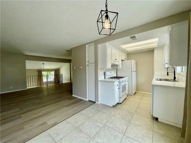 326 W 9th Street B, Upland, CA 91786