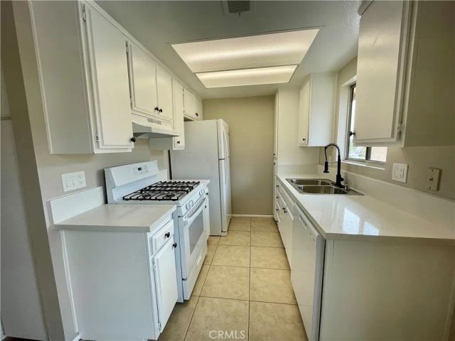 326 W 9th Street B, Upland, CA 91786