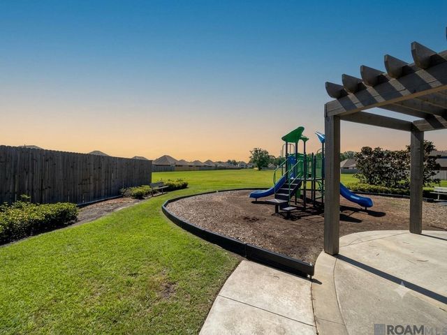 17617 Hoods Ridge Dr, Prairieville, LA 70769