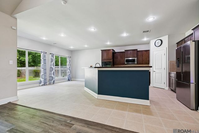 17617 Hoods Ridge Dr, Prairieville, LA 70769