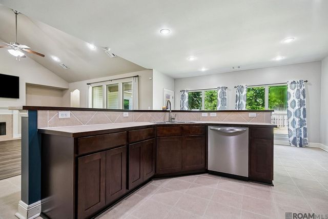 17617 Hoods Ridge Dr, Prairieville, LA 70769