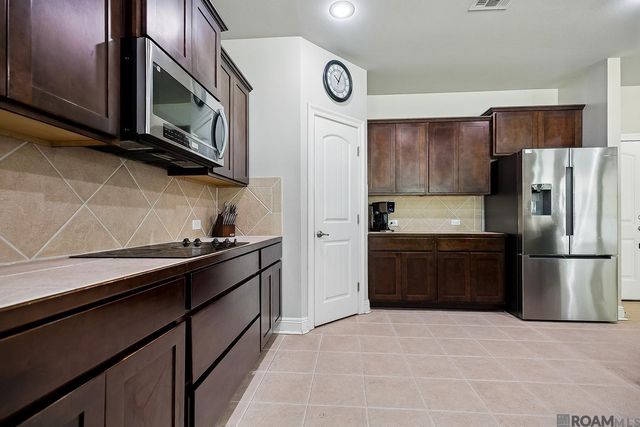 17617 Hoods Ridge Dr, Prairieville, LA 70769