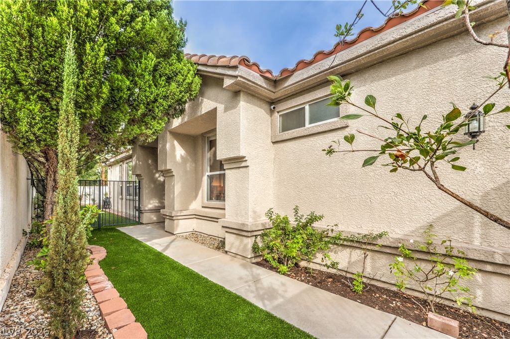 9360 Pitching Wedge Drive, Las Vegas, NV 89134 — photo 4