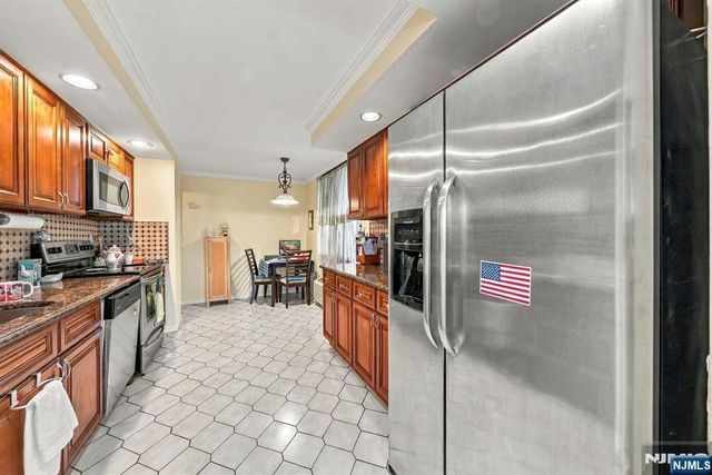 200 Winston Drive L14, Cliffside Park, NJ 07010