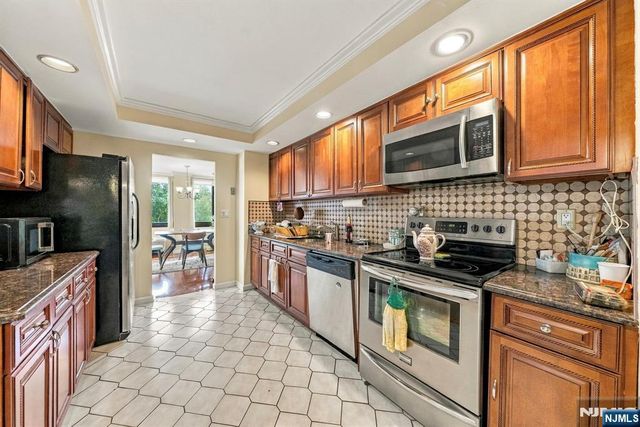 200 Winston Drive L14, Cliffside Park, NJ 07010