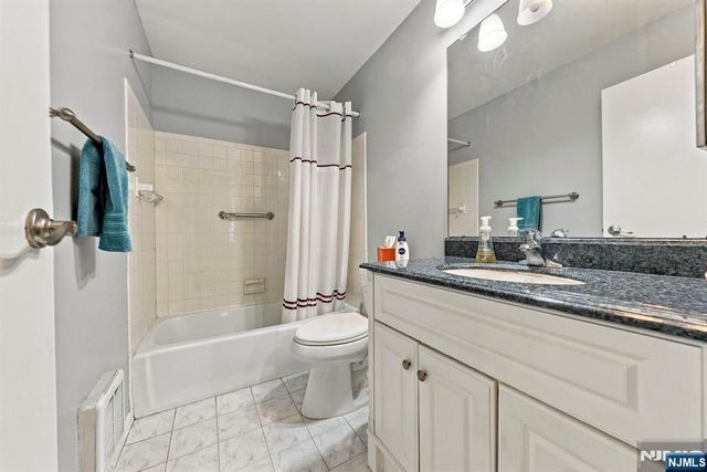 200 Winston Drive L14, Cliffside Park, NJ 07010