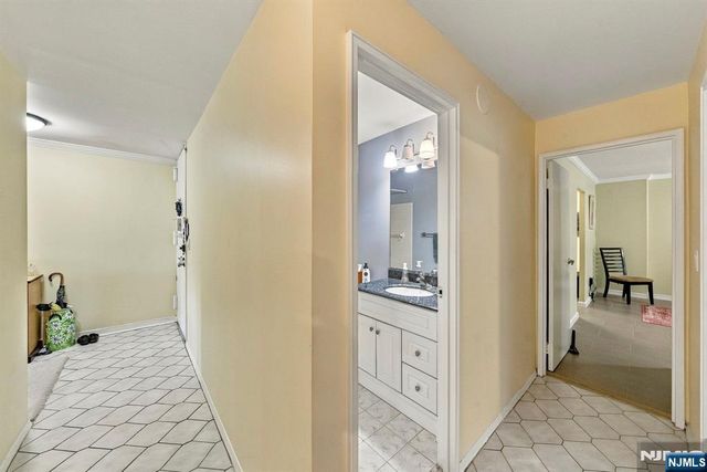 200 Winston Drive L14, Cliffside Park, NJ 07010