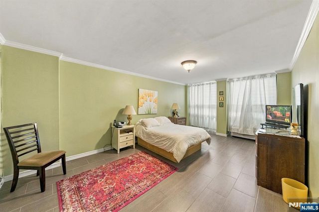 200 Winston Drive L14, Cliffside Park, NJ 07010