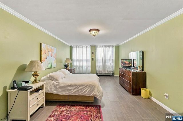 200 Winston Drive L14, Cliffside Park, NJ 07010