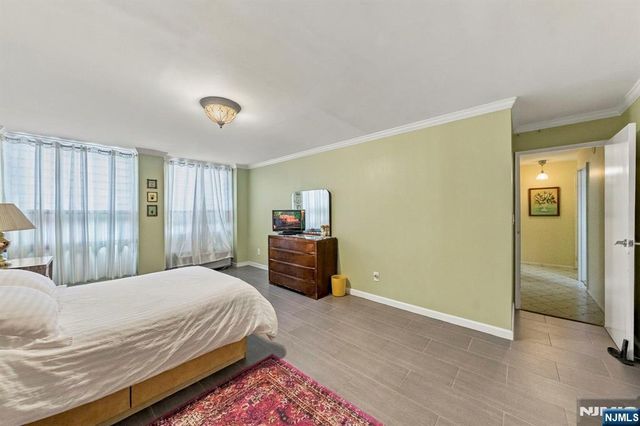 200 Winston Drive L14, Cliffside Park, NJ 07010