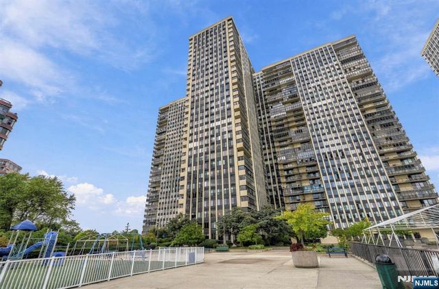 200 Winston Drive L14, Cliffside Park, NJ 07010