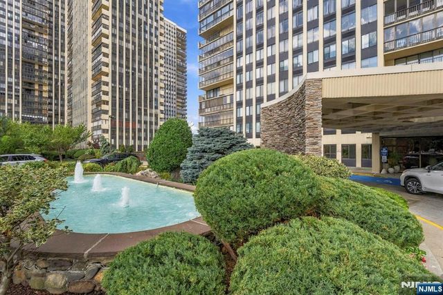 200 Winston Drive L14, Cliffside Park, NJ 07010