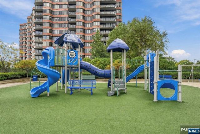 200 Winston Drive L14, Cliffside Park, NJ 07010