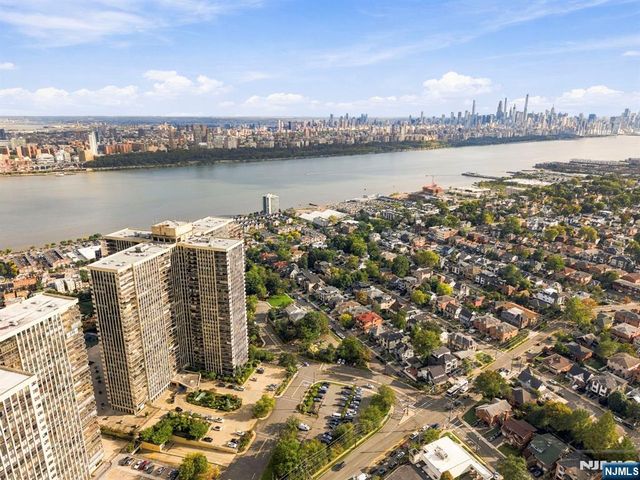 200 Winston Drive L14, Cliffside Park, NJ 07010