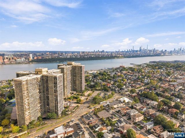 200 Winston Drive L14, Cliffside Park, NJ 07010