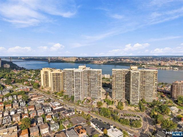 200 Winston Drive L14, Cliffside Park, NJ 07010