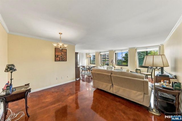 200 Winston Drive L14, Cliffside Park, NJ 07010