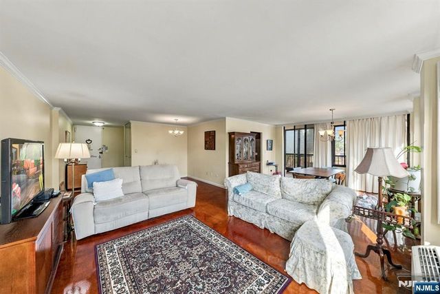 200 Winston Drive L14, Cliffside Park, NJ 07010