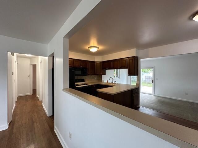 34242 S Aztec Drive, Westland, MI 48185