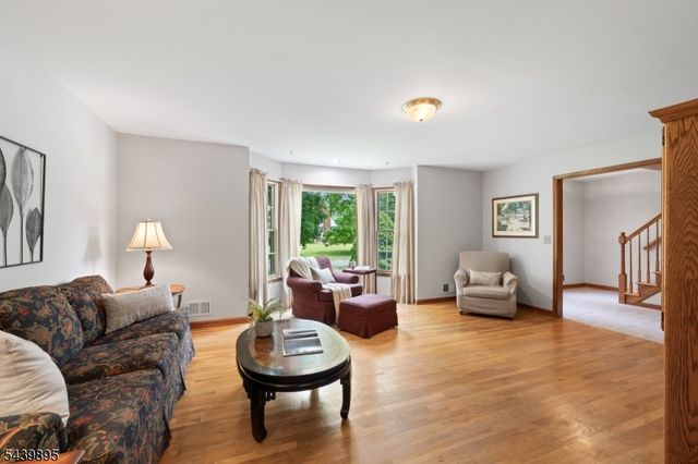 16 McIntire Dr, Hillsborough Twp., NJ 08844