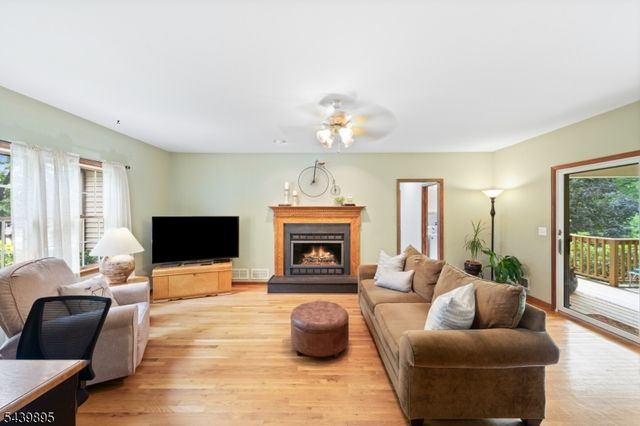 16 McIntire Dr, Hillsborough Twp., NJ 08844