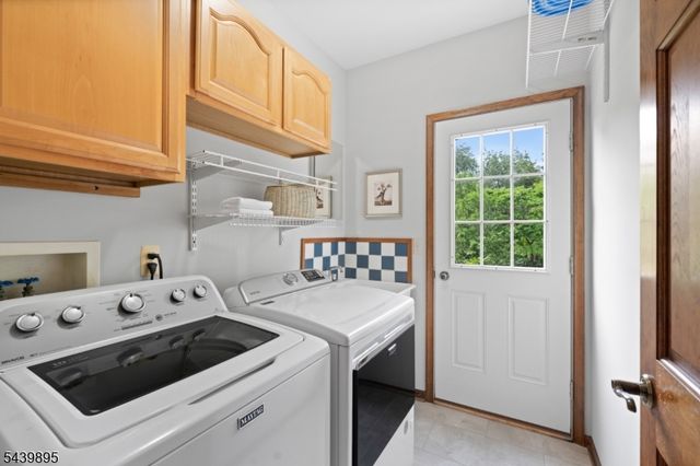 16 McIntire Dr, Hillsborough Twp., NJ 08844