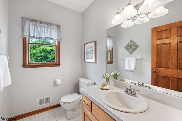 16 McIntire Dr, Hillsborough Twp., NJ 08844