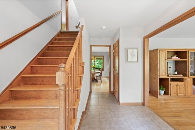 16 McIntire Dr, Hillsborough Twp., NJ 08844