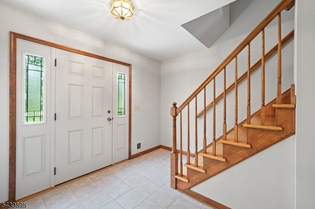 16 McIntire Dr, Hillsborough Twp., NJ 08844
