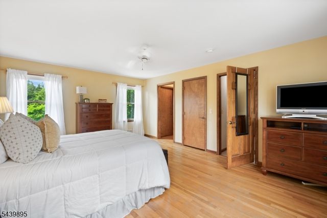 16 McIntire Dr, Hillsborough Twp., NJ 08844