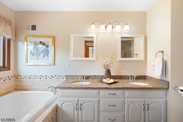 16 McIntire Dr, Hillsborough Twp., NJ 08844