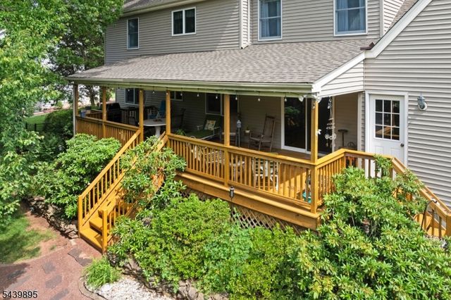 16 McIntire Dr, Hillsborough Twp., NJ 08844
