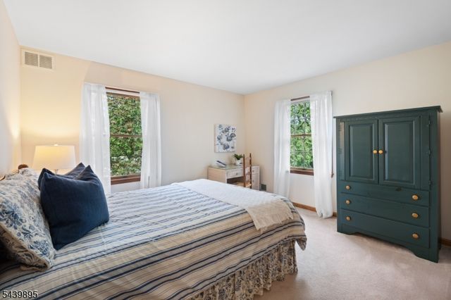 16 McIntire Dr, Hillsborough Twp., NJ 08844