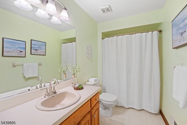 16 McIntire Dr, Hillsborough Twp., NJ 08844