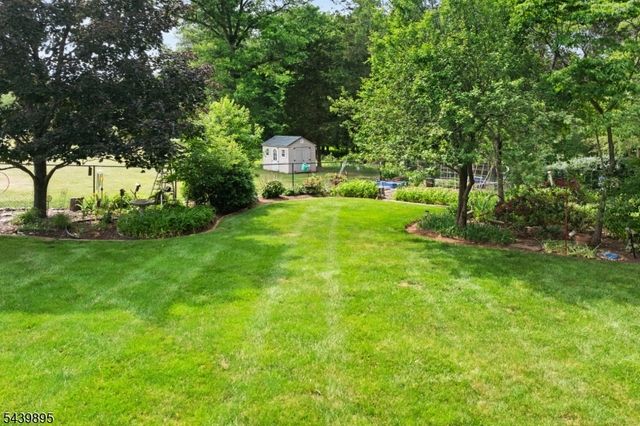 16 McIntire Dr, Hillsborough Twp., NJ 08844