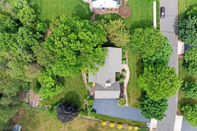 16 McIntire Dr, Hillsborough Twp., NJ 08844