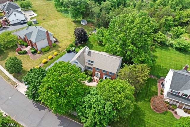 16 McIntire Dr, Hillsborough Twp., NJ 08844