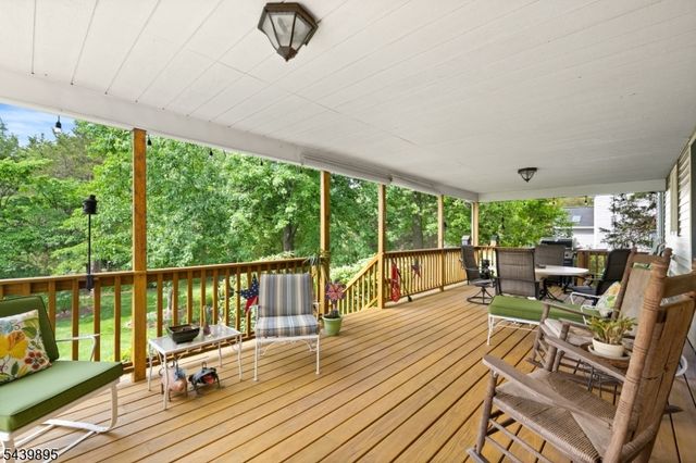 16 McIntire Dr, Hillsborough Twp., NJ 08844