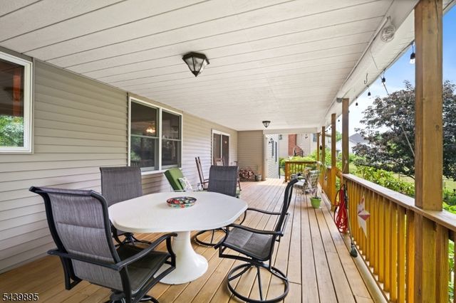 16 McIntire Dr, Hillsborough Twp., NJ 08844
