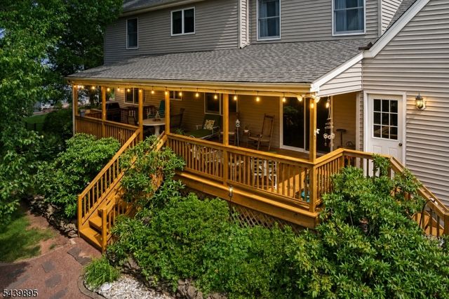 16 McIntire Dr, Hillsborough Twp., NJ 08844
