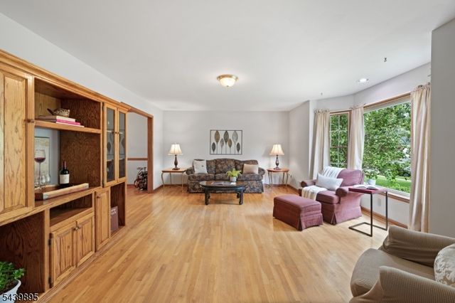 16 McIntire Dr, Hillsborough Twp., NJ 08844
