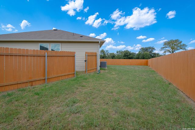 936 GERARDIA CT, Seguin, TX 78155