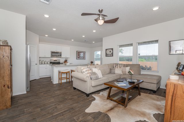936 GERARDIA CT, Seguin, TX 78155