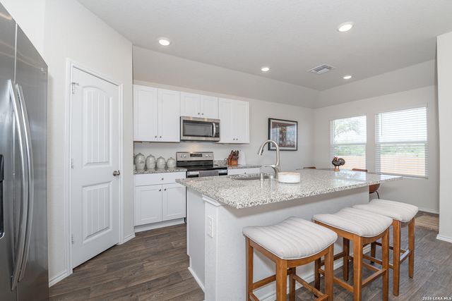 936 GERARDIA CT, Seguin, TX 78155
