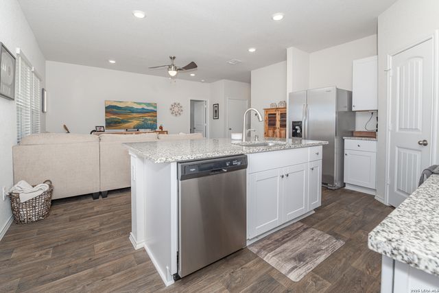 936 GERARDIA CT, Seguin, TX 78155
